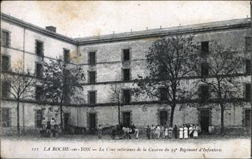Iconographie - La cour intérieure de la caserne du 93e d'Infanterie de la Ligne