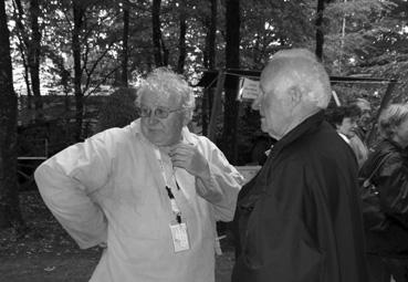 Iconographie - Jean-Pierre Bertrand (au centre), membre d'Arexcpo au salon du livre de Grasla, Les Brouzils