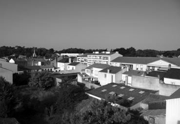 Iconographie - Vue d'une nacelle, immeuble rue de la Plage