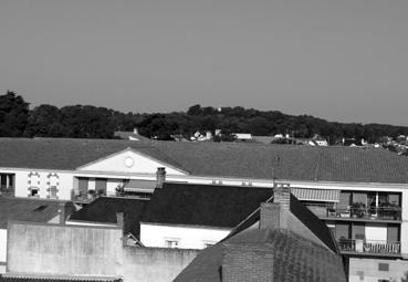 Iconographie - Vue d'une nacelle, immeuble rue de la Plage