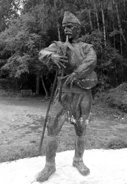 Iconographie - Rozen - Statue d'un joueur de gaïda