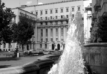 Iconographie - Bassin et jet d'eau en centre ville