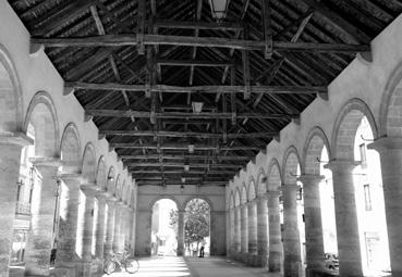 Iconographie - Le marché couvert près de l'église