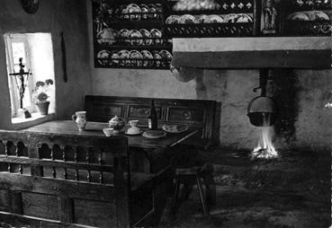 Iconographie - Sainte-Anne la Palud Intérieur de chaumière