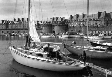 Iconographie - Les yachts devant les remparts