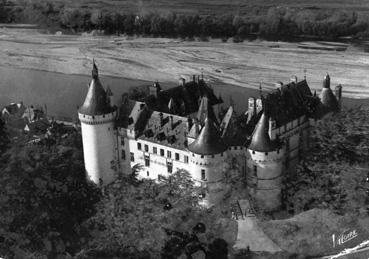 Iconographie - Le château dominant la Loire