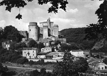 Iconographie - Le château et le village