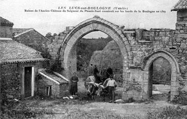 Iconographie - Ruines de l'ancien château du seigneur du Plessis-Buet