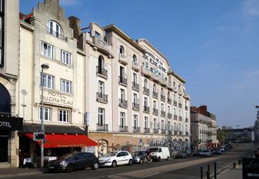 Iconographie - L'hôtel de Bretagne en ruines après un incendie