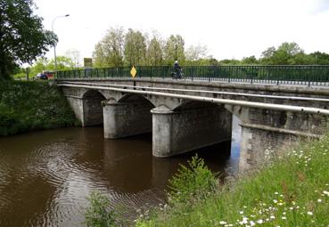 iconographie - Pont routier sur le canal de Nantes à Brest