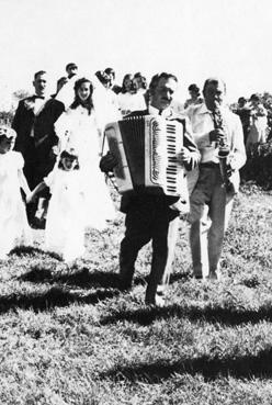 Iconographie - Michel Bonnet, accordéoniste, de Buzay