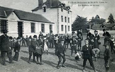 Iconographie - Ecole Saint-Laurent de Blain - Les enfants sur la cour