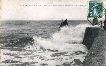 Iconographie - Barques de pêche rentrant au port un jour de tempête