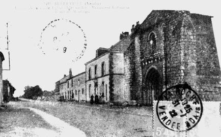 Iconographie - Façade de la vieille église (route de Montaigu)