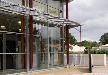 Iconographie - Façade de la coopérative UAB, Artipôle