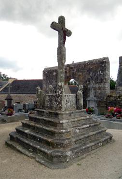 Iconographie - Chapelle Saint-Tugen, calvaire dans le cimetière