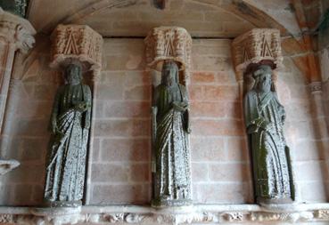 Iconographie - Chapelle Saint-Tugen, statues dans le porche