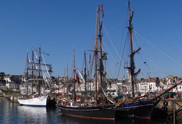 Iconographie - Fête des bateaux - Bateaux à quai