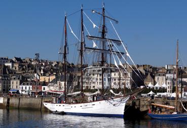 Iconographie - Fête des bateaux - Bateaux à quai