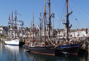 Iconographie - Fête des bateaux - Bateaux à quai