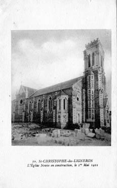 Iconographie - L'église neuve en construction, le 1er mai 1922