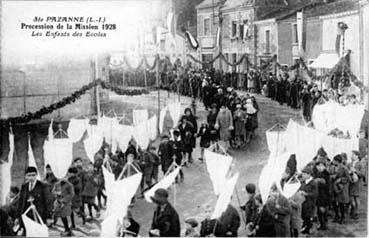 Iconographie - Procession de la mission 1928 - Les enfants des écoles