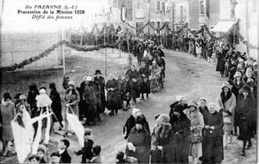 Iconographie - Procession de la mission 1928 - Défilé des femmes