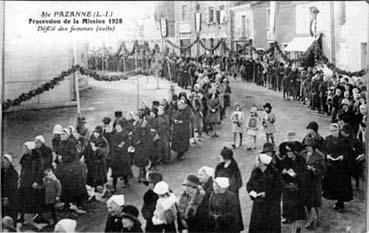 Iconographie - Procession de la mission 1928 - Défilé des femmes (suite)