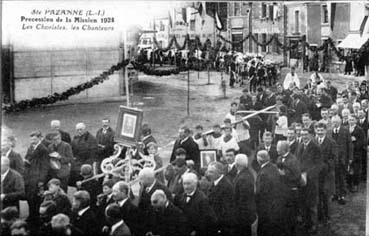 Iconographie - Procession de la mission 1928 - Les choristes, les chanteurs