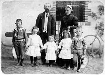Iconographie - Famille Bodineau posant vers 1913