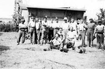 Iconographie - Groupe d'hommes aux battagea des Landes