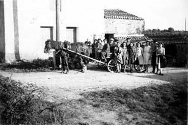 Iconographie - Groupe posant avant le départ pour les vendanges