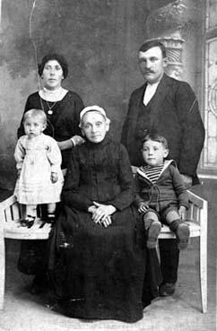 Iconographie - Famille Ruel posant en 1915