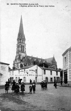 Iconographie - L'église, prise de la place des Halles