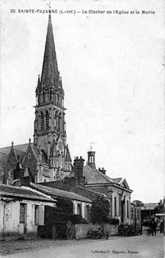 Iconographie - Le clocher de l'église et la mairie