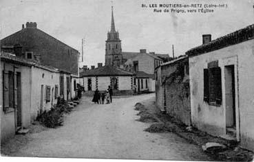 Iconographie - Rue de Prigny, vers l'église