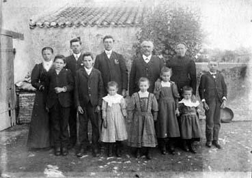 Iconographie - Famille Famille Boucard (Mathurin et Madeleine), à La Gouyère