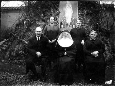 Iconographie - Prise d'habit de religieuse d'une fille Briand