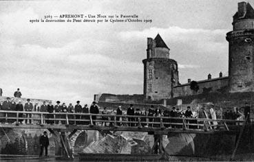 Iconographie - Une noce sur la passerelle après la destruction du pont