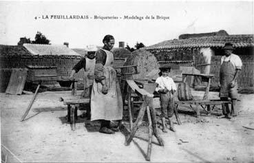 Iconographie - La Feuillardais - Briqueteries - Modelage de la brique