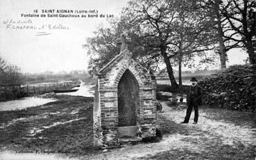 Iconographie - Fontaine de Saint-Gauchoux au bord du Lac