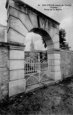 Iconographie - Porte de la mairie