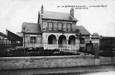 Iconographie - La nouvelle mairie, rue de Pornic