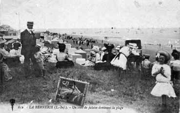 Iconographie - Un coin de falaise dominant la plage