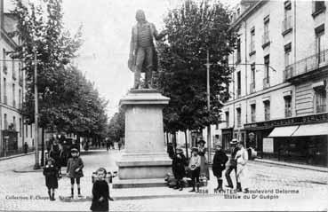 Iconographie - Boulevard Delorme - Statue du Dr Guépin