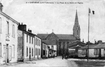 Iconographie - La place de la Mairie et l'Eglise