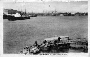 Iconographie - Trentemoult-lès-Nantes - Cargo quittant le port