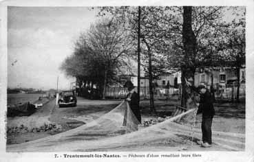 Iconographie - Trentemoult-lès-Nantes - Pêcheurs d'alose remaillant leurs filets