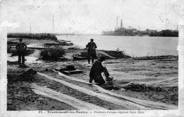 Iconographie - Trentemoult-lès-Nantes - Pêcheurs d'aloses réparant leurs filets