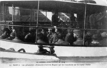Iconographie - Les prisonniers allemands à bord du roquio qui les transborde
